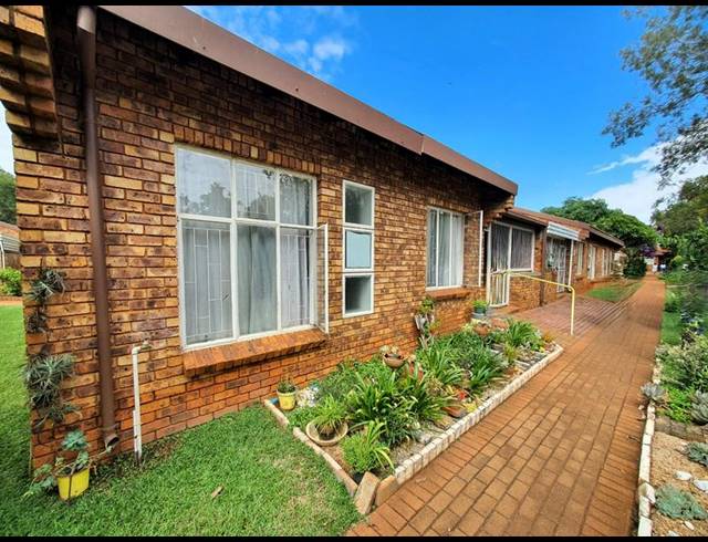 2 BEDROOM TOWNHOUSE FOR SALE IN CLARINA